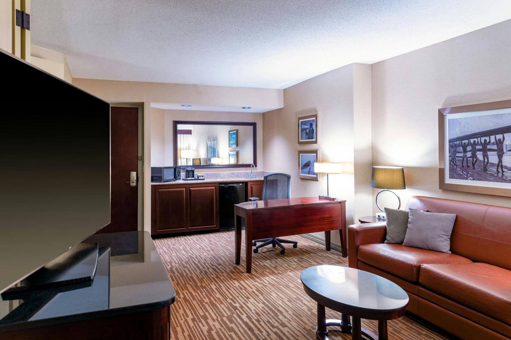 Hotel The Capital 4*